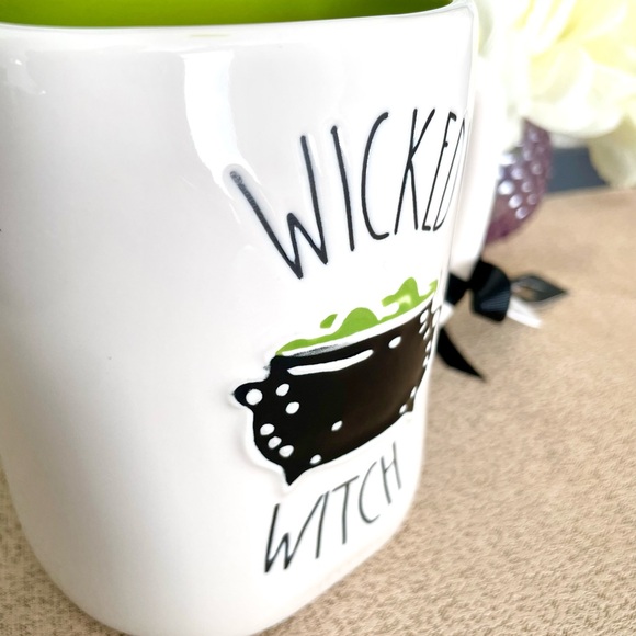 NWT Rae Dunn 3D WICKED WITCH 🧙🏻‍♀️ CAULDRON Ceramic Mug - Picture 3 of 6